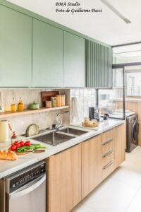 cozinha-verde-com-madeira-2